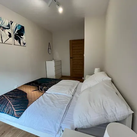 40 Apartment *