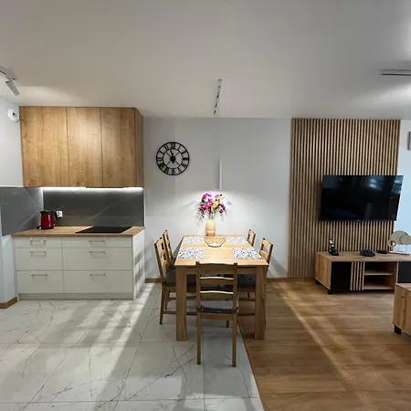 40 Apartment *